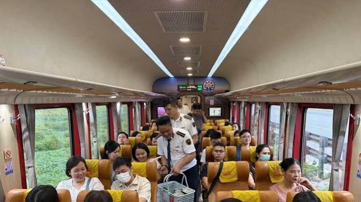 Đúng giờ, an toàn và tiện nghi - Những điểm cộng giúp tàu Bạch Mai ngày càng đông khách